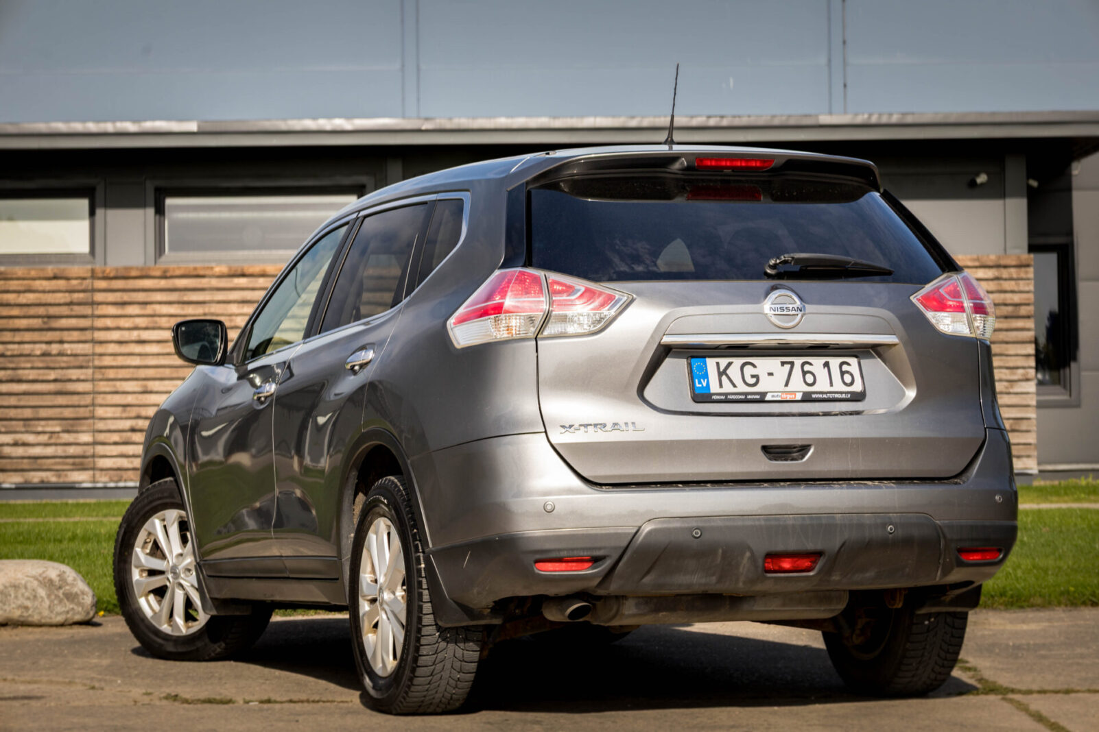 NISSAN X TRAIL