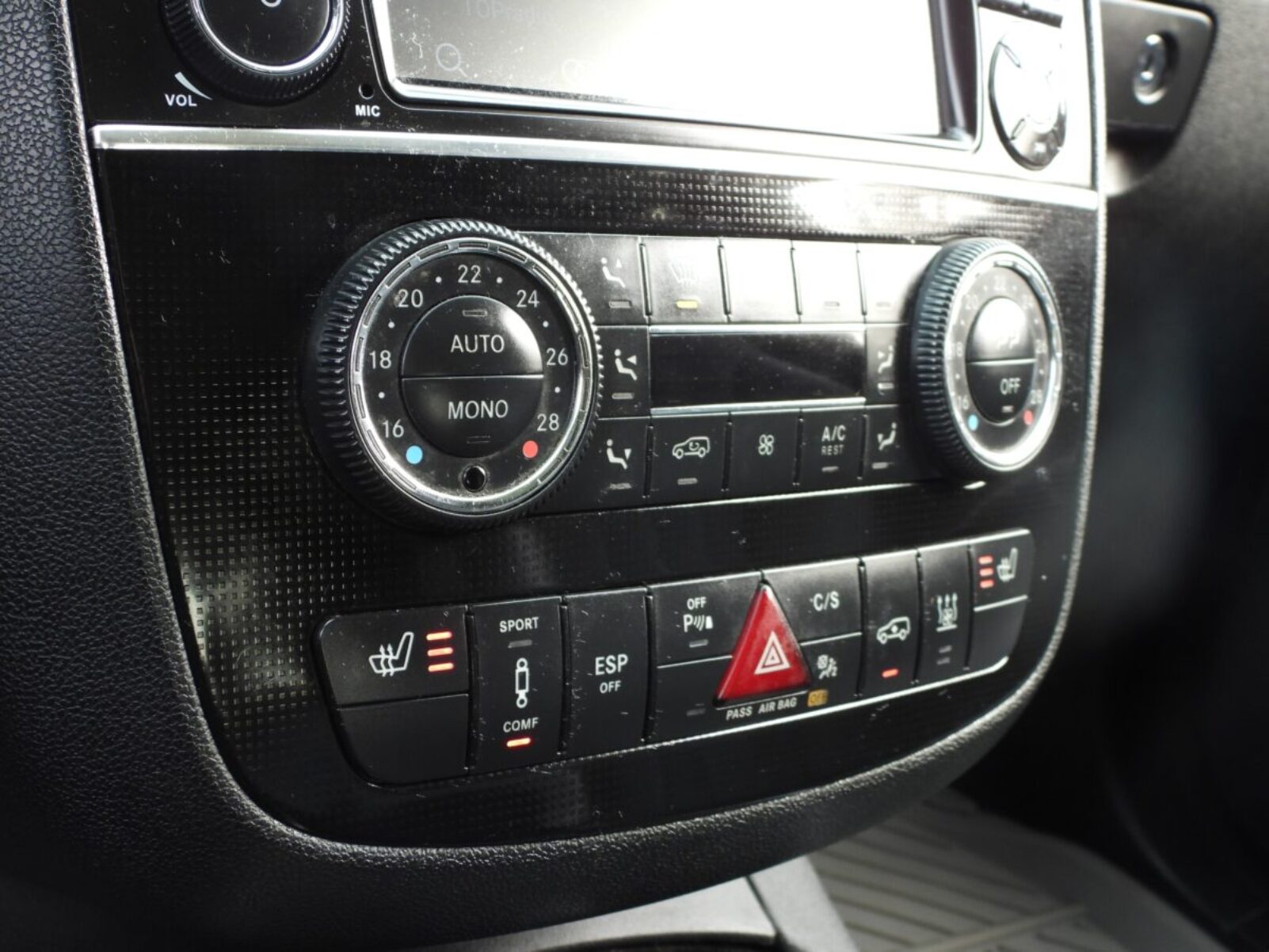 MERCEDES BENZ R320