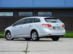 TOYOTA AVENSIS