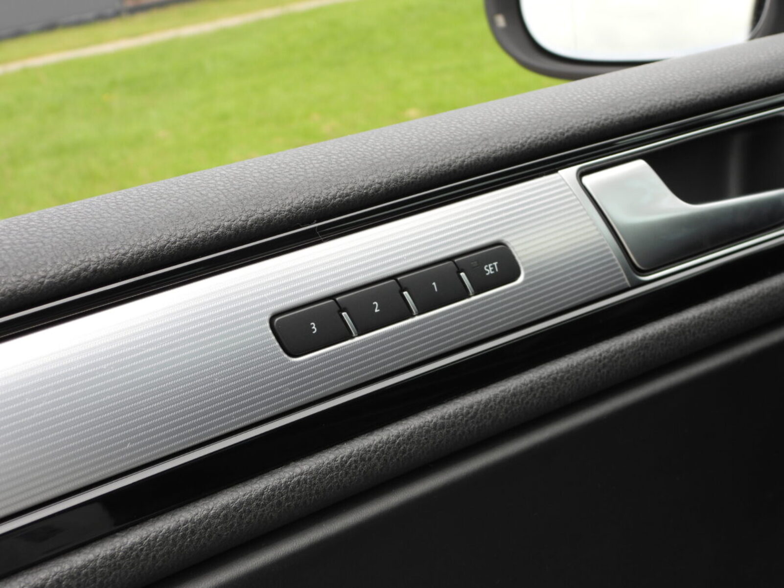 VW TOUAREG R-LINE