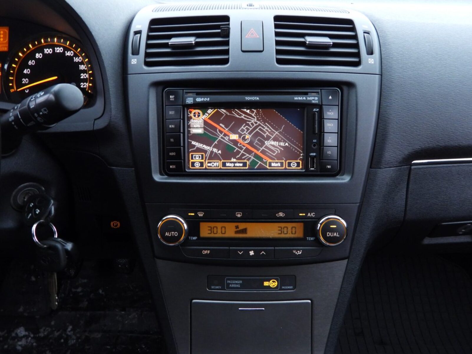 TOYOTA AVENSIS