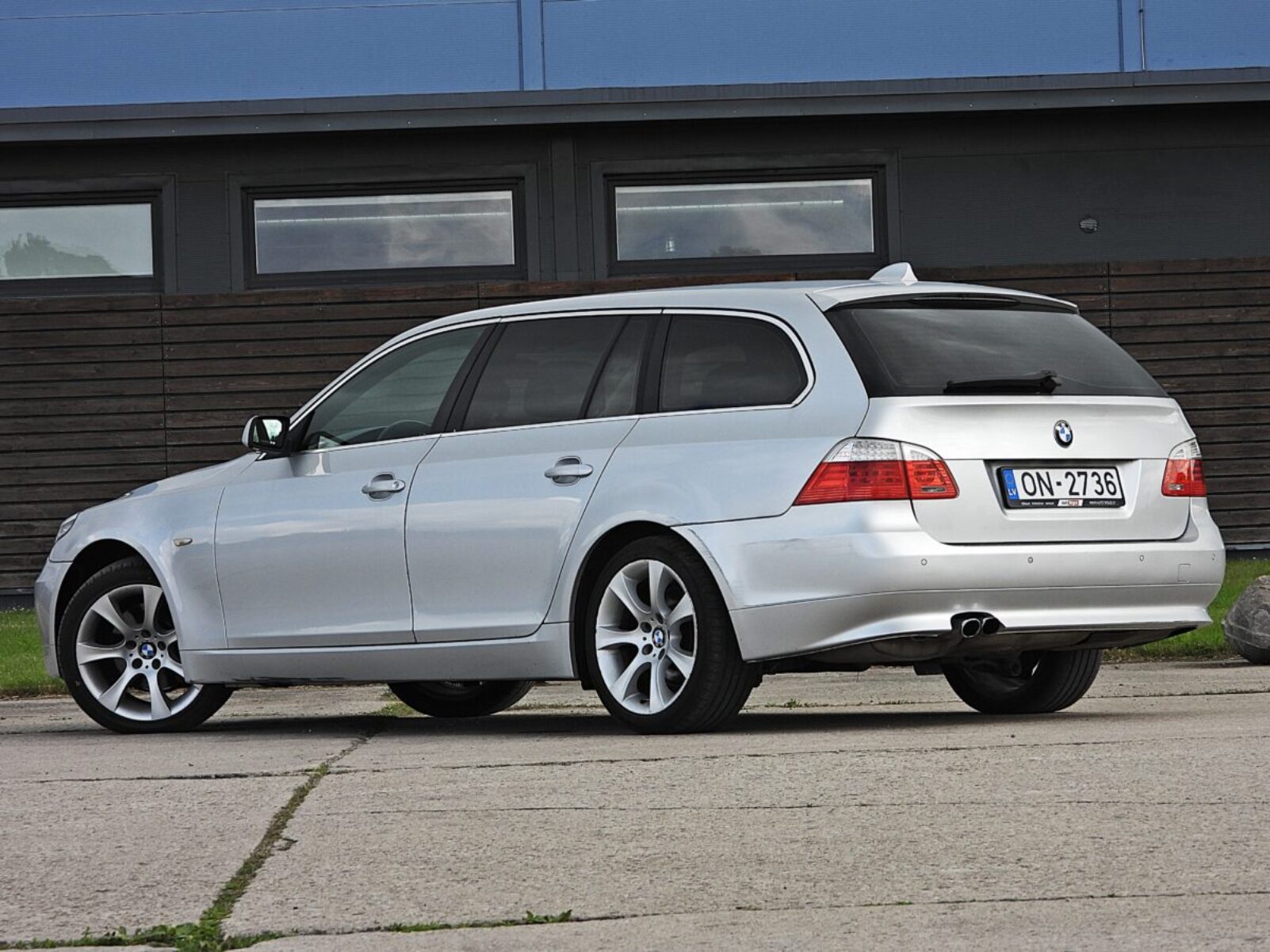 BMW 525