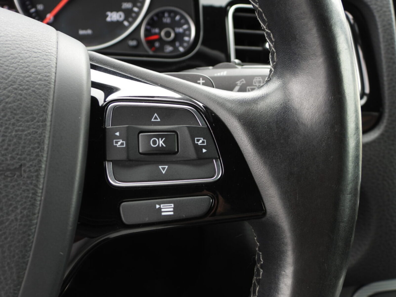 VW TOUAREG R-LINE