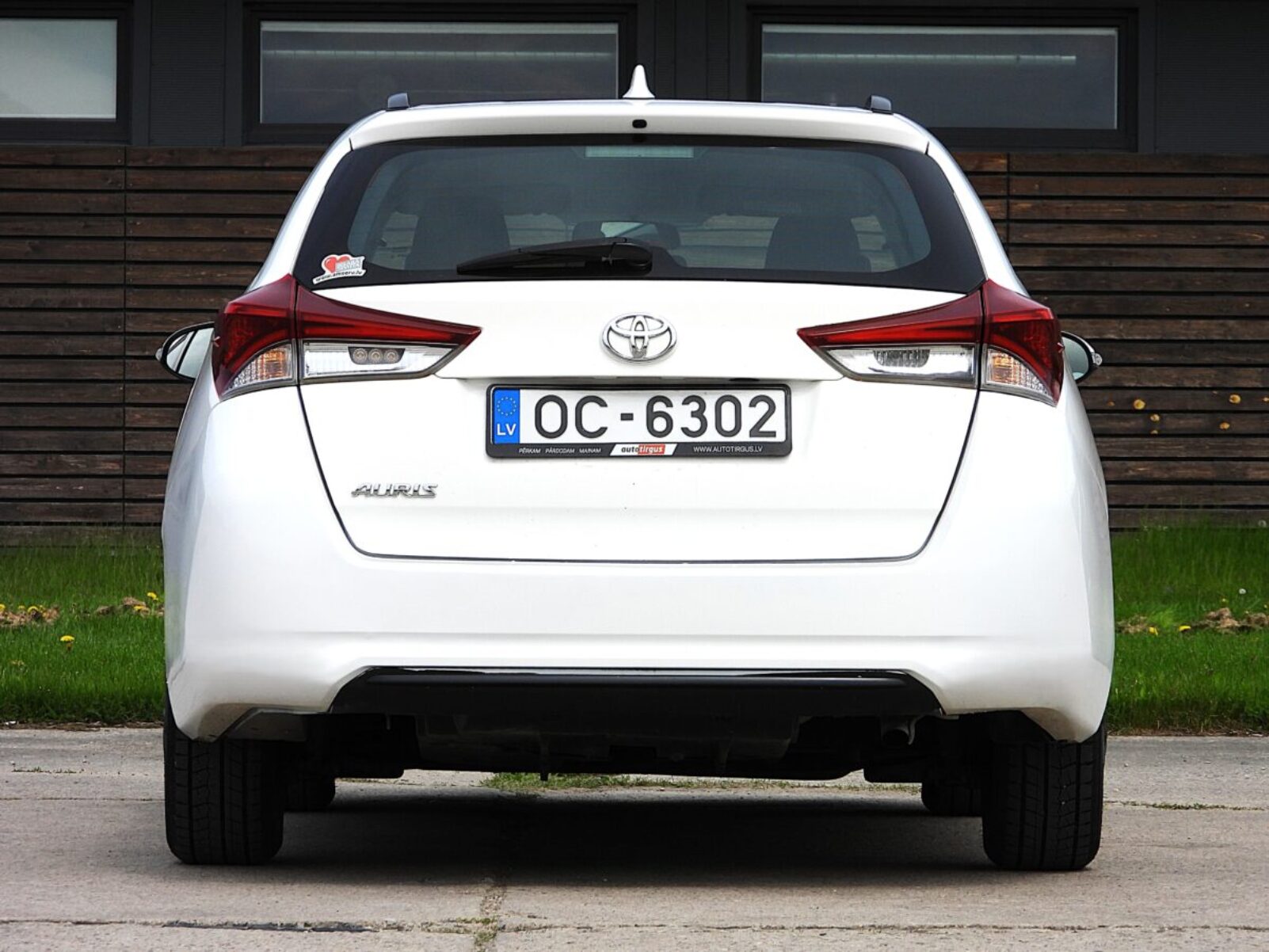 TOYOTA AURIS