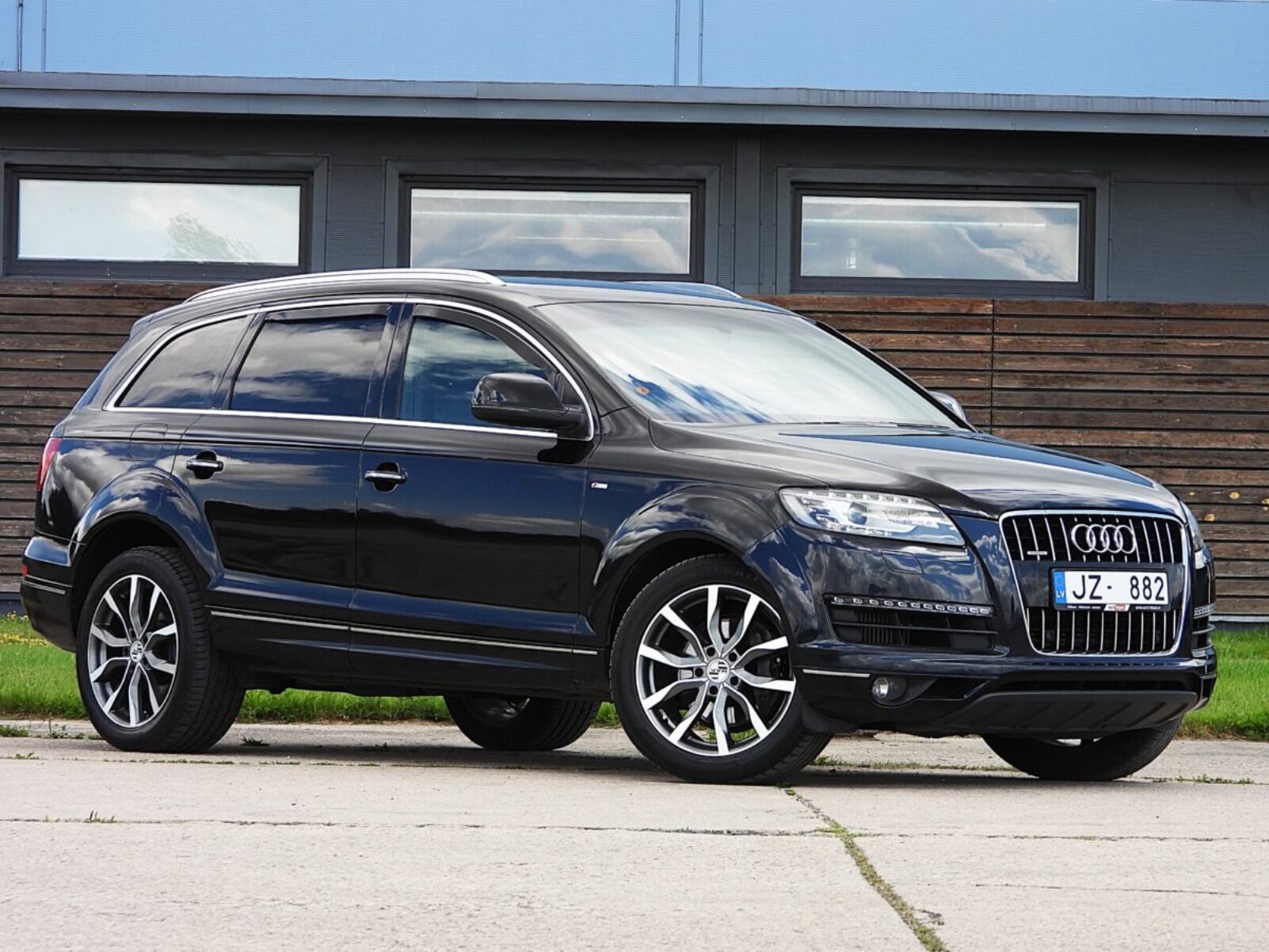 AUDI Q7 S-LINE