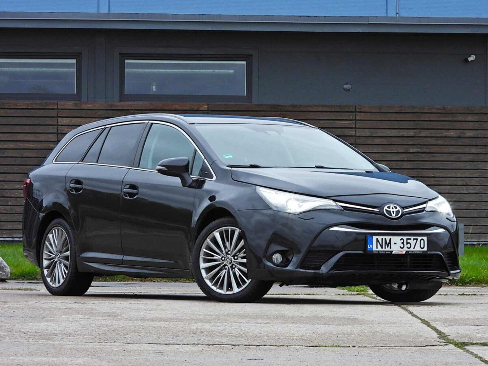 TOYOTA AVENSIS