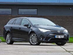 TOYOTA AVENSIS