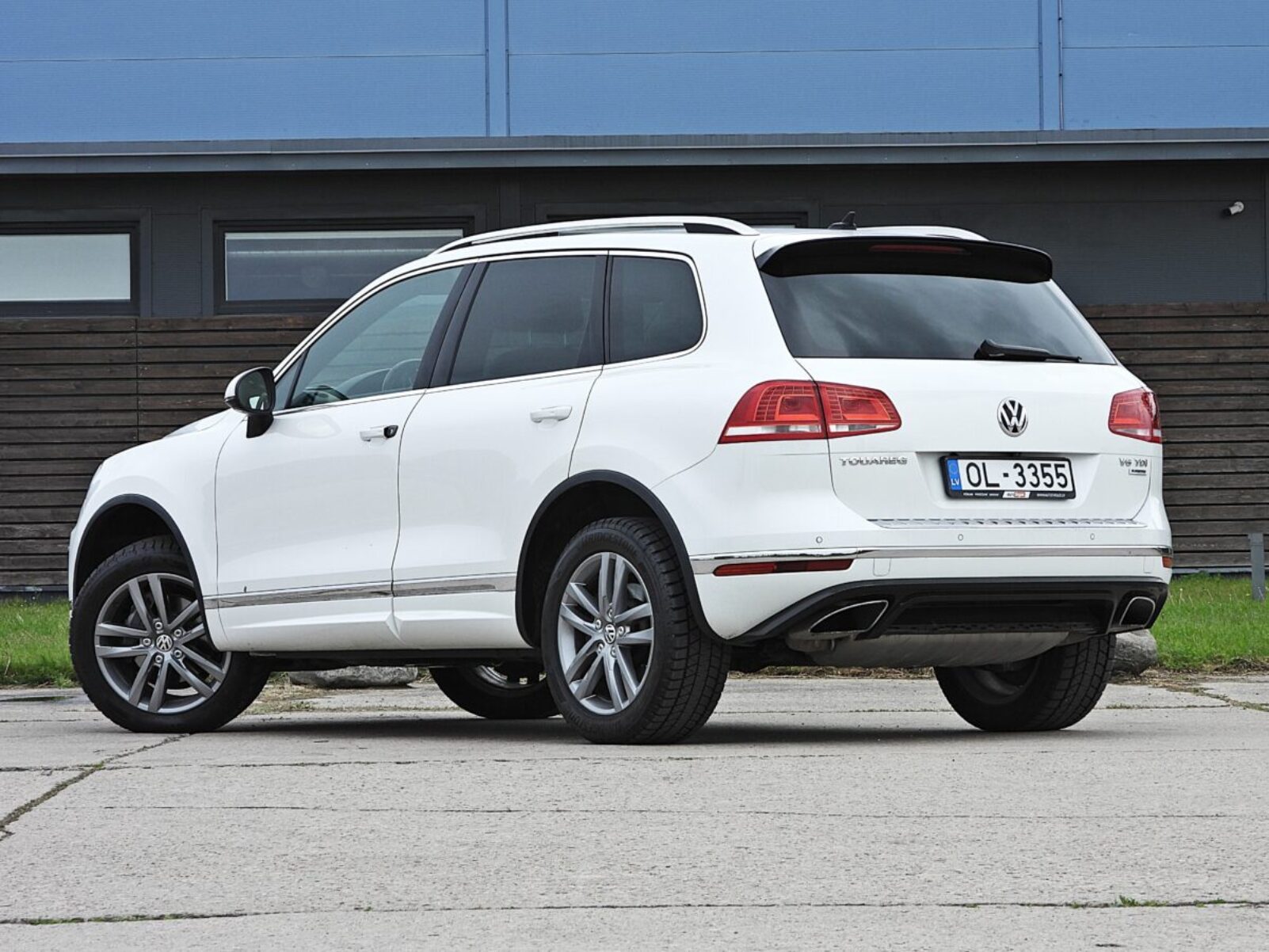 VW TOUAREG R-LINE