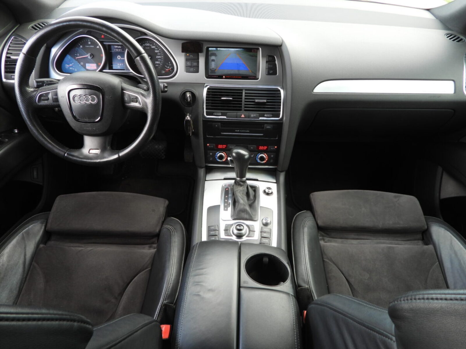 AUDI Q7 S-LINE