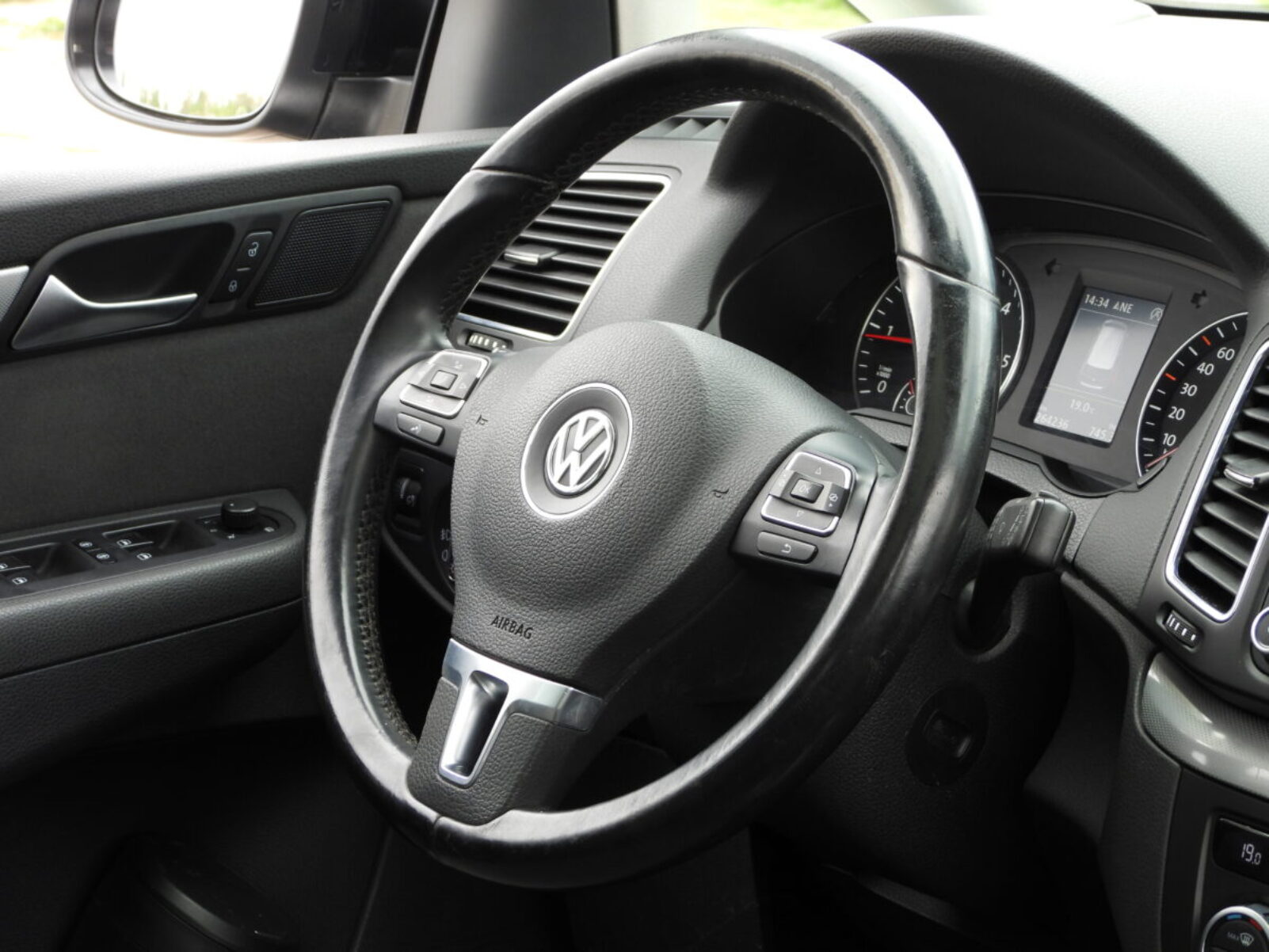 VW SHARAN