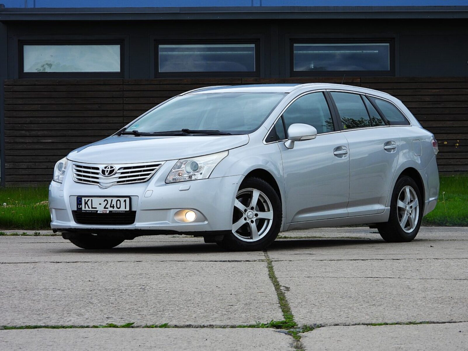 TOYOTA AVENSIS