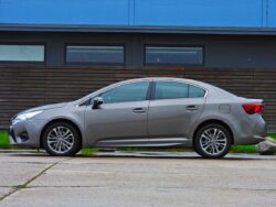 TOYOTA AVENSIS