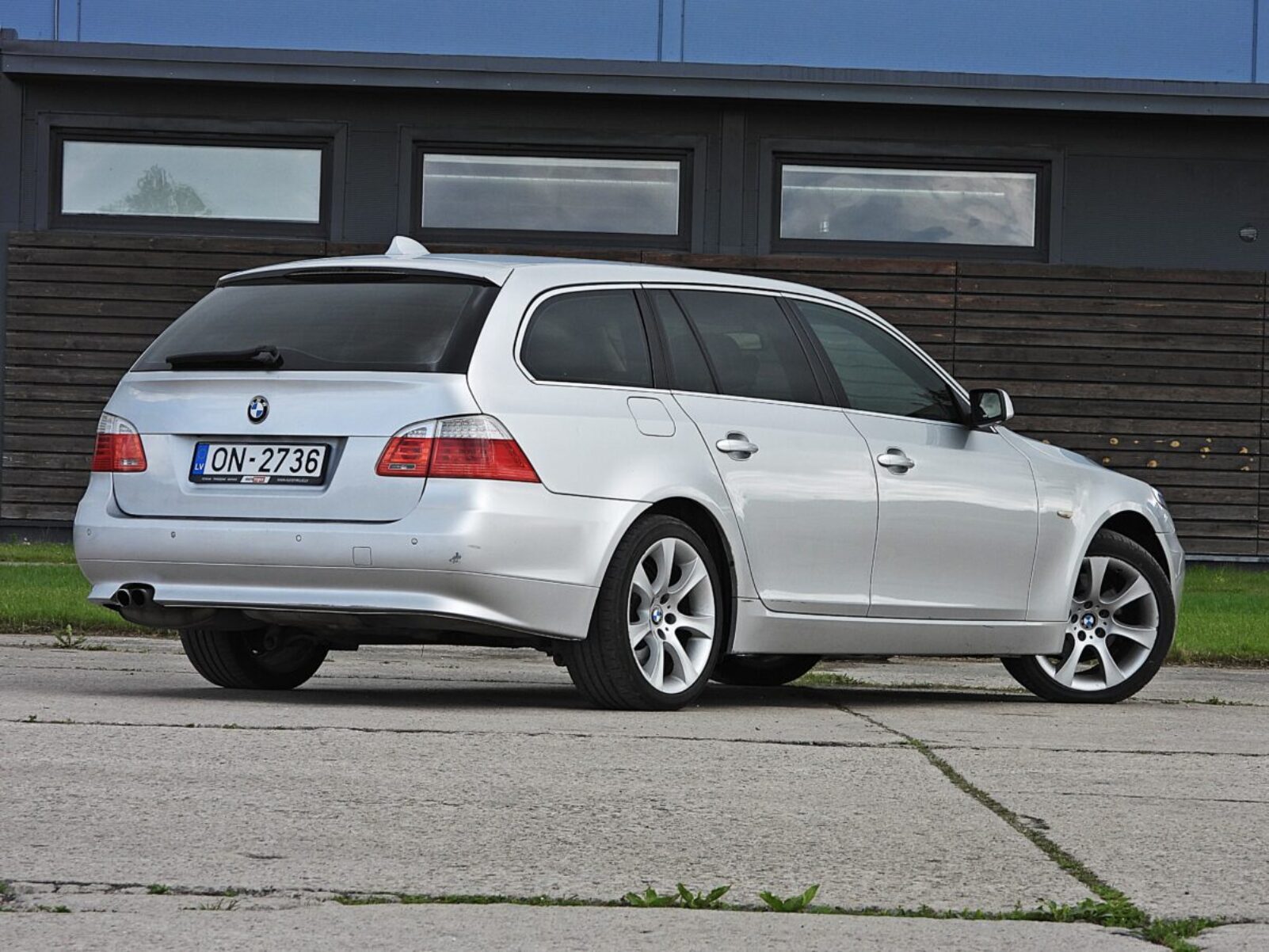 BMW 525