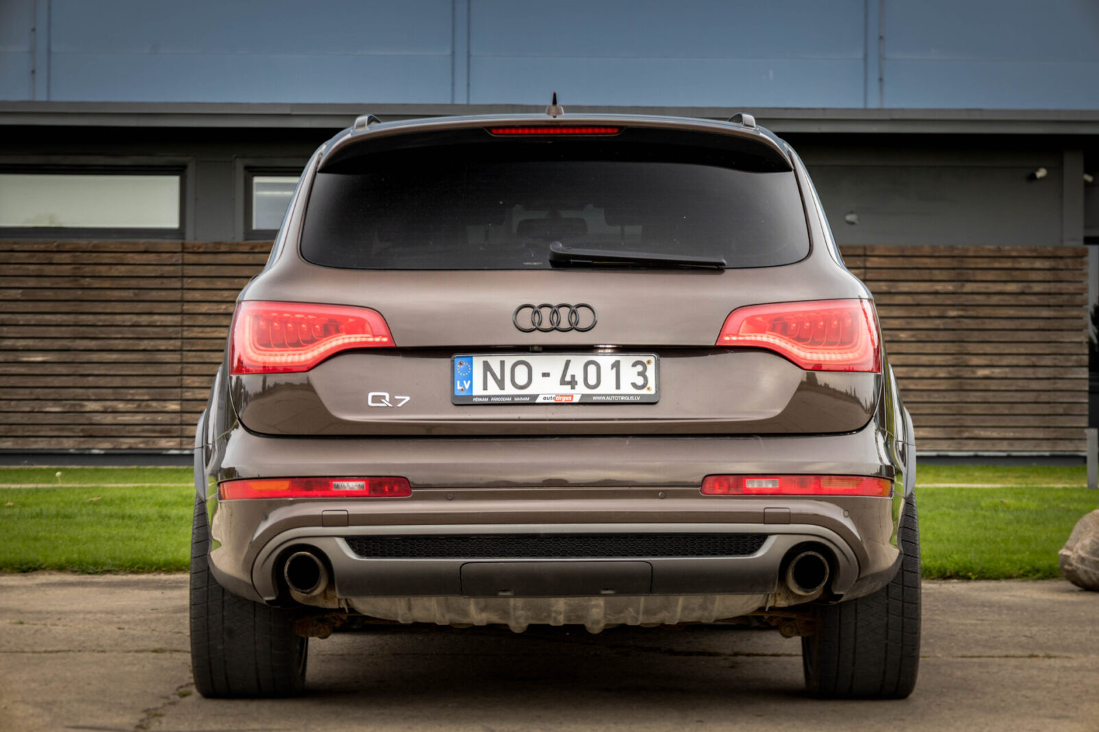 AUDI Q7 S-line
