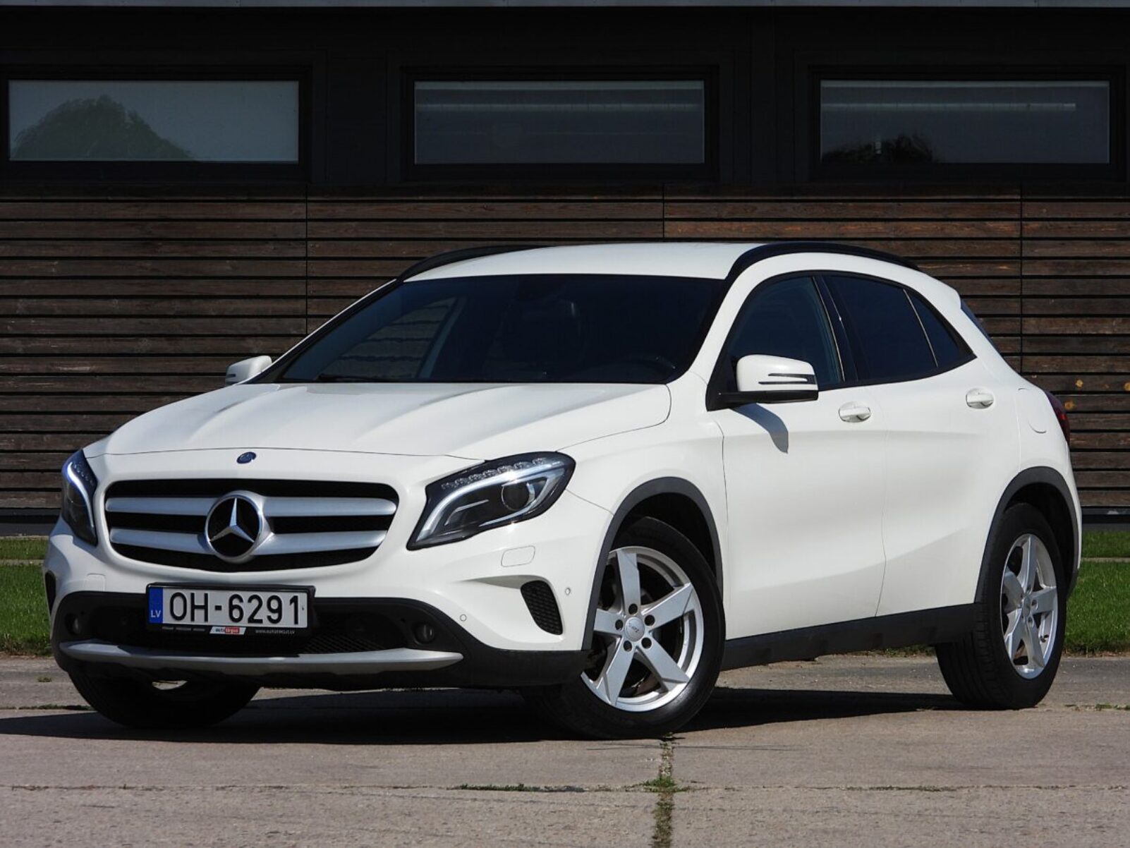 MERCEDES BENZ GLA 200