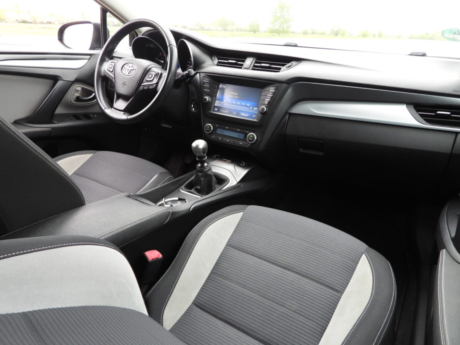 TOYOTA AVENSIS