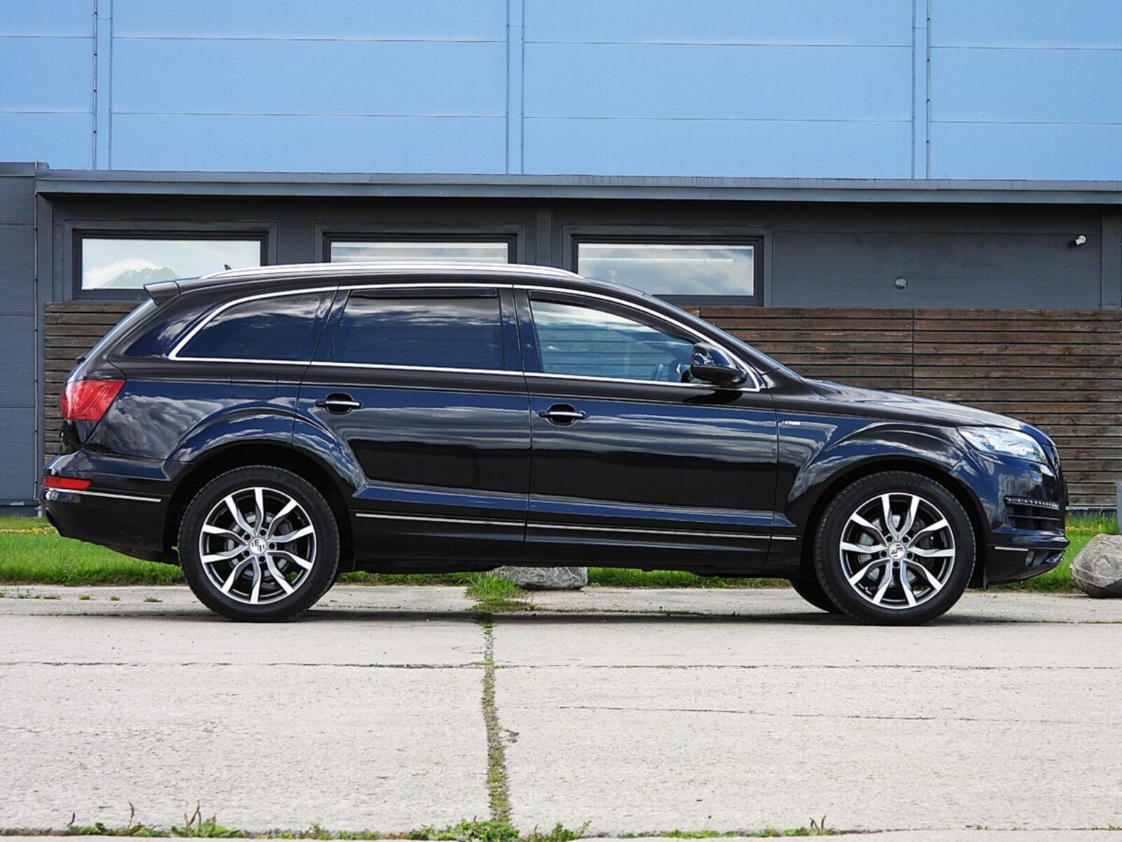 AUDI Q7 S-LINE