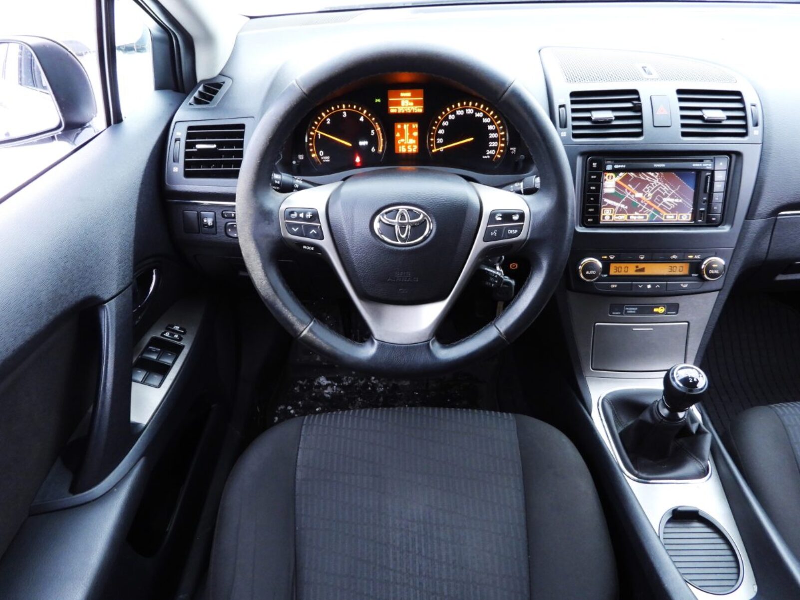 TOYOTA AVENSIS