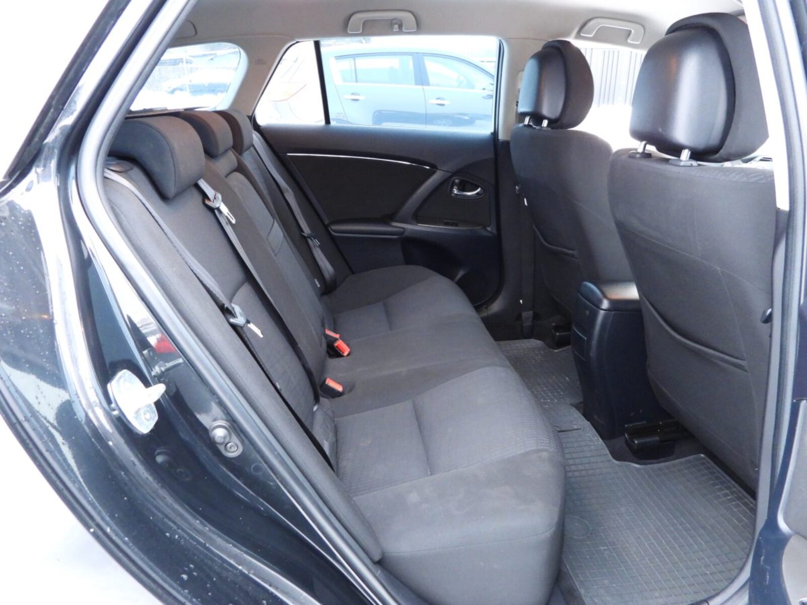 TOYOTA AVENSIS