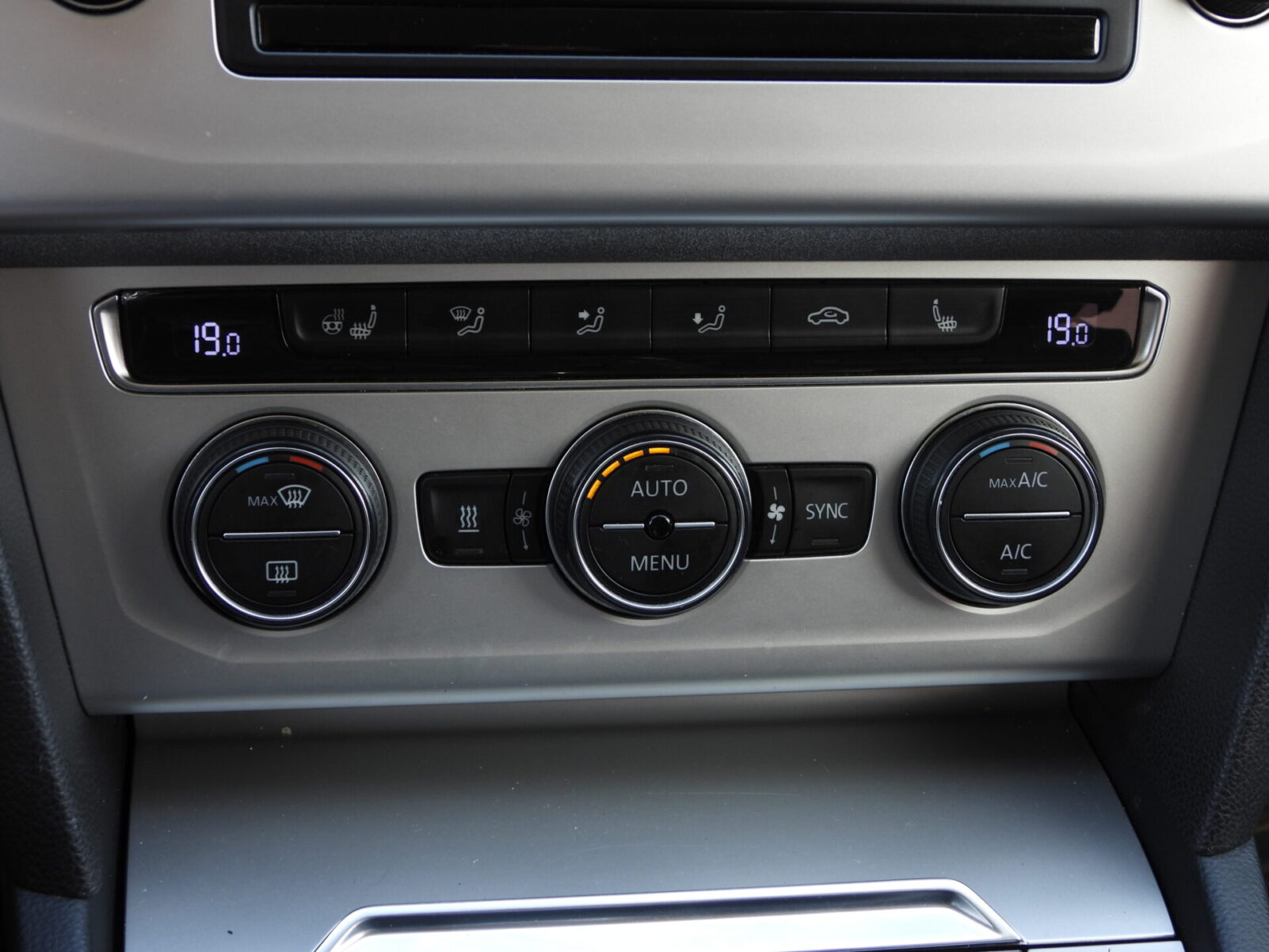 VW PASSAT