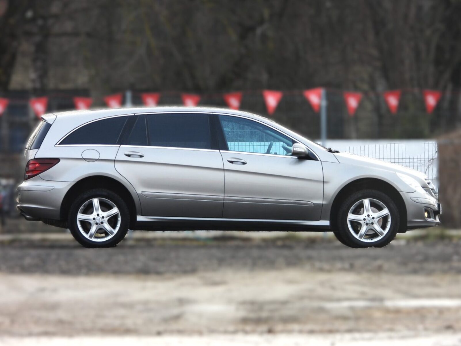 MERCEDES BENZ R320