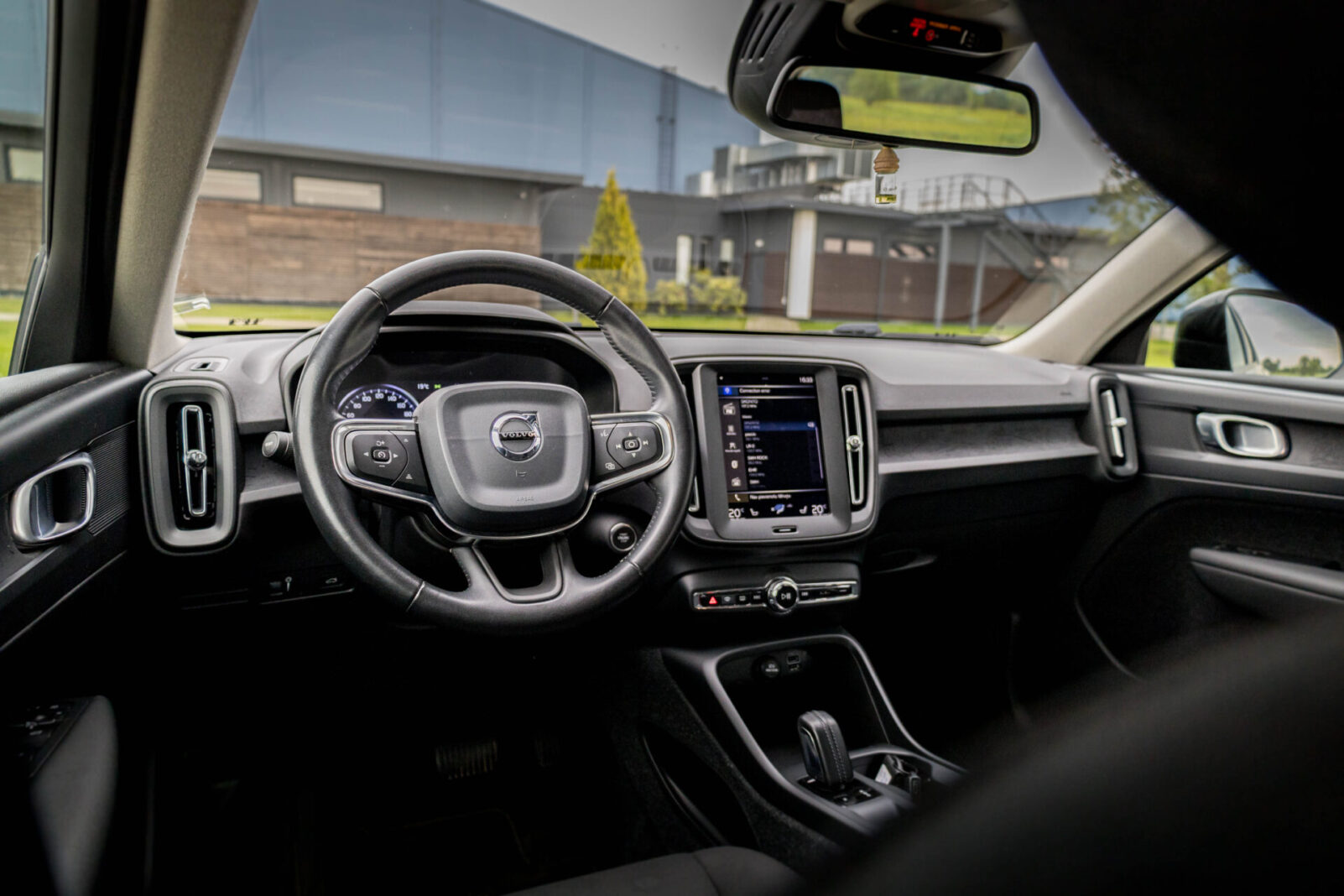 VOLVO XC40