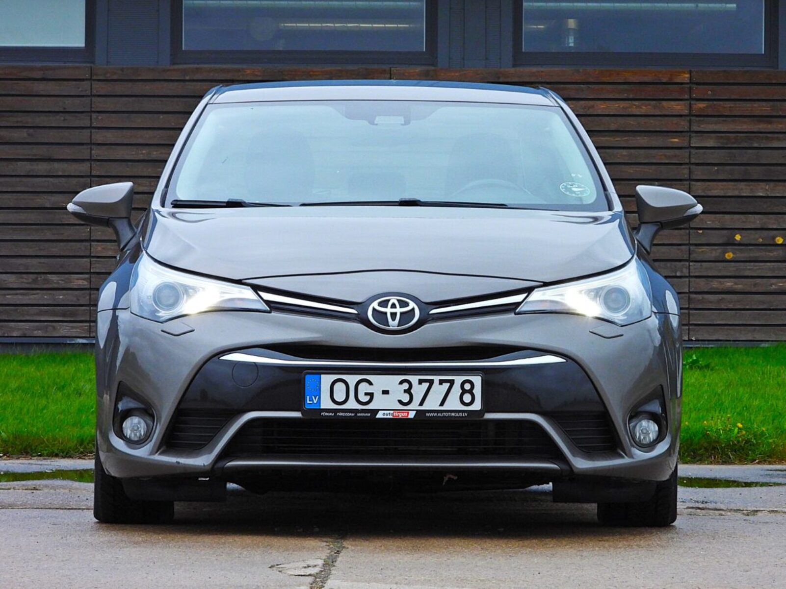 TOYOTA AVENSIS