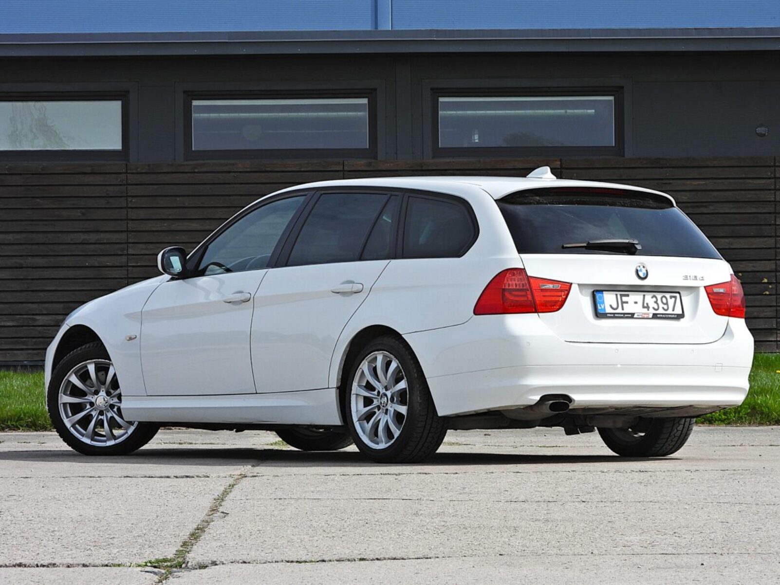 BMW 318 FACE-LIFT