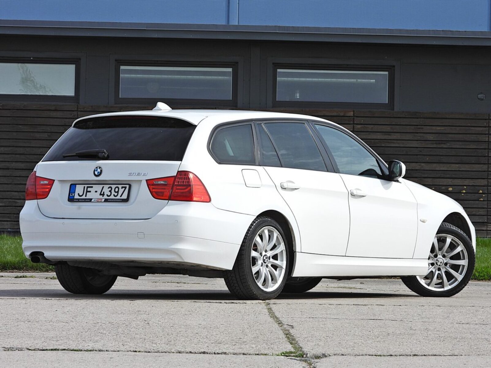 BMW 318 FACE-LIFT