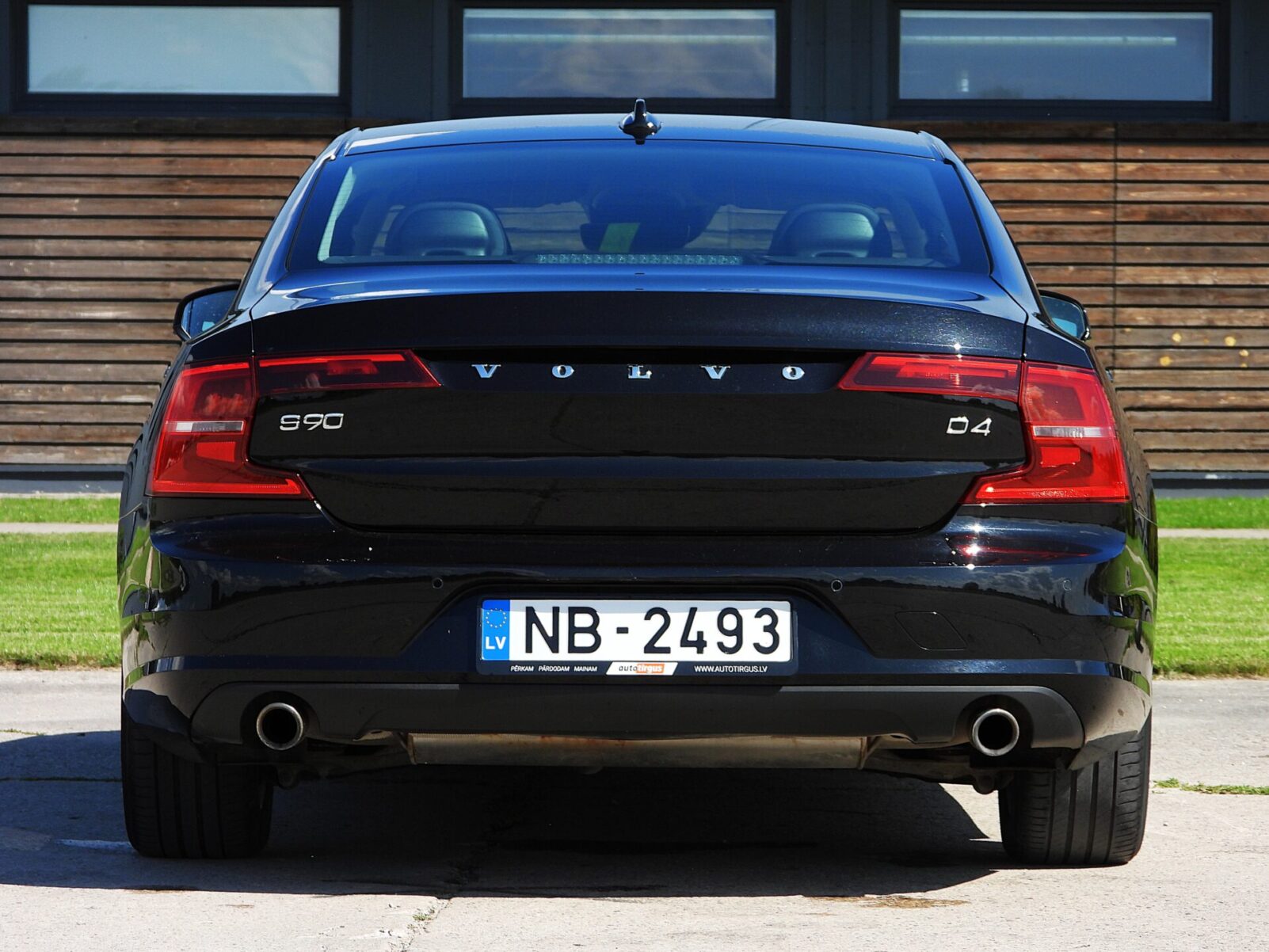 VOLVO S90