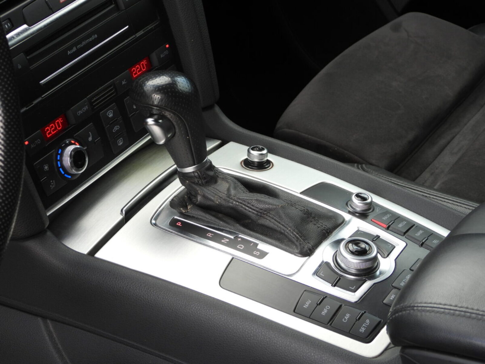 AUDI Q7 S-LINE