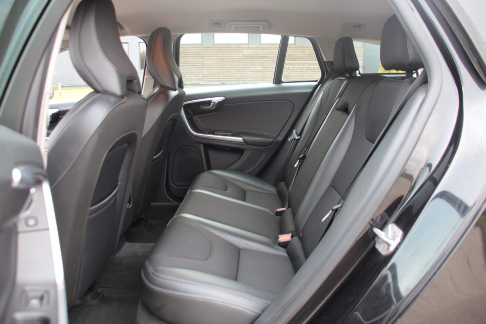 VOLVO V60 TWIN ENGINE