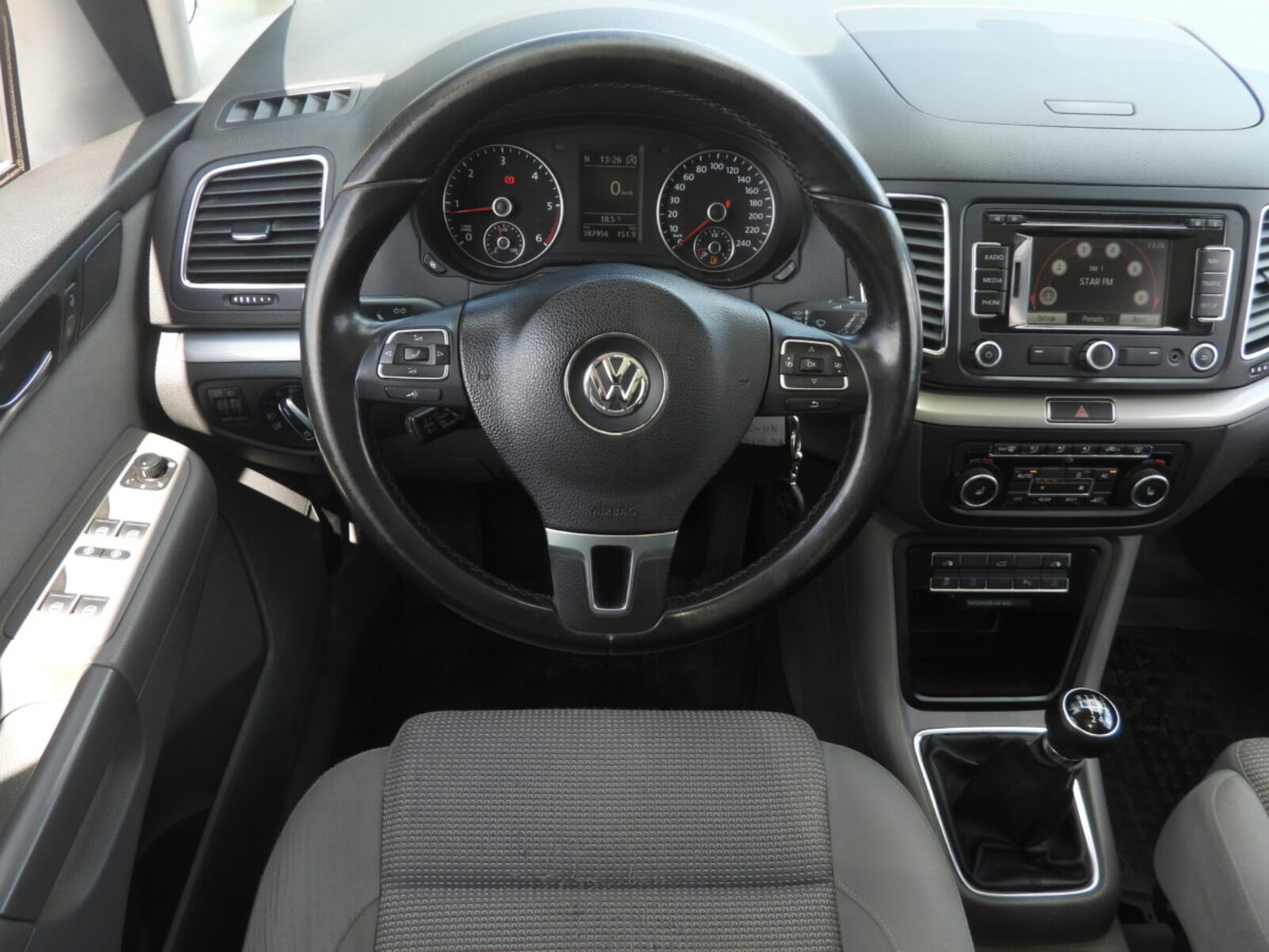VW SHARAN
