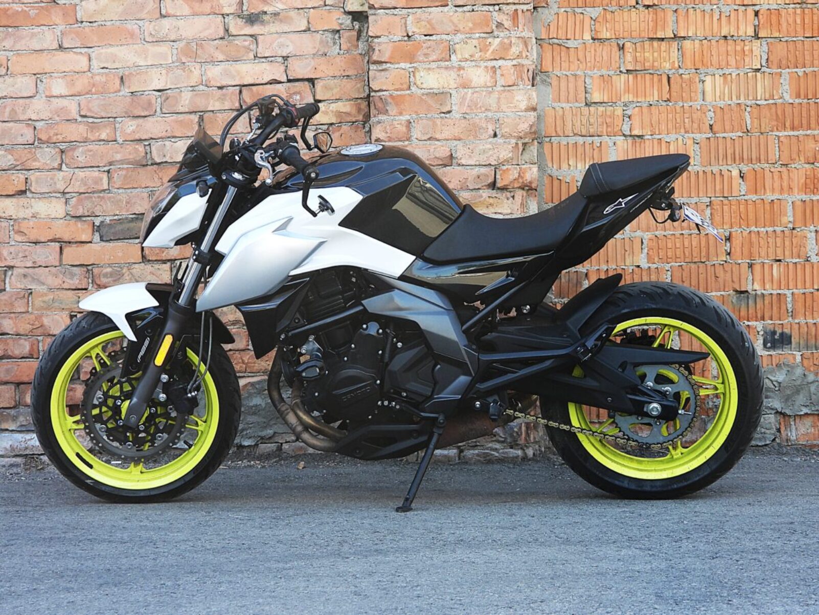 CFMOTO 650NK
