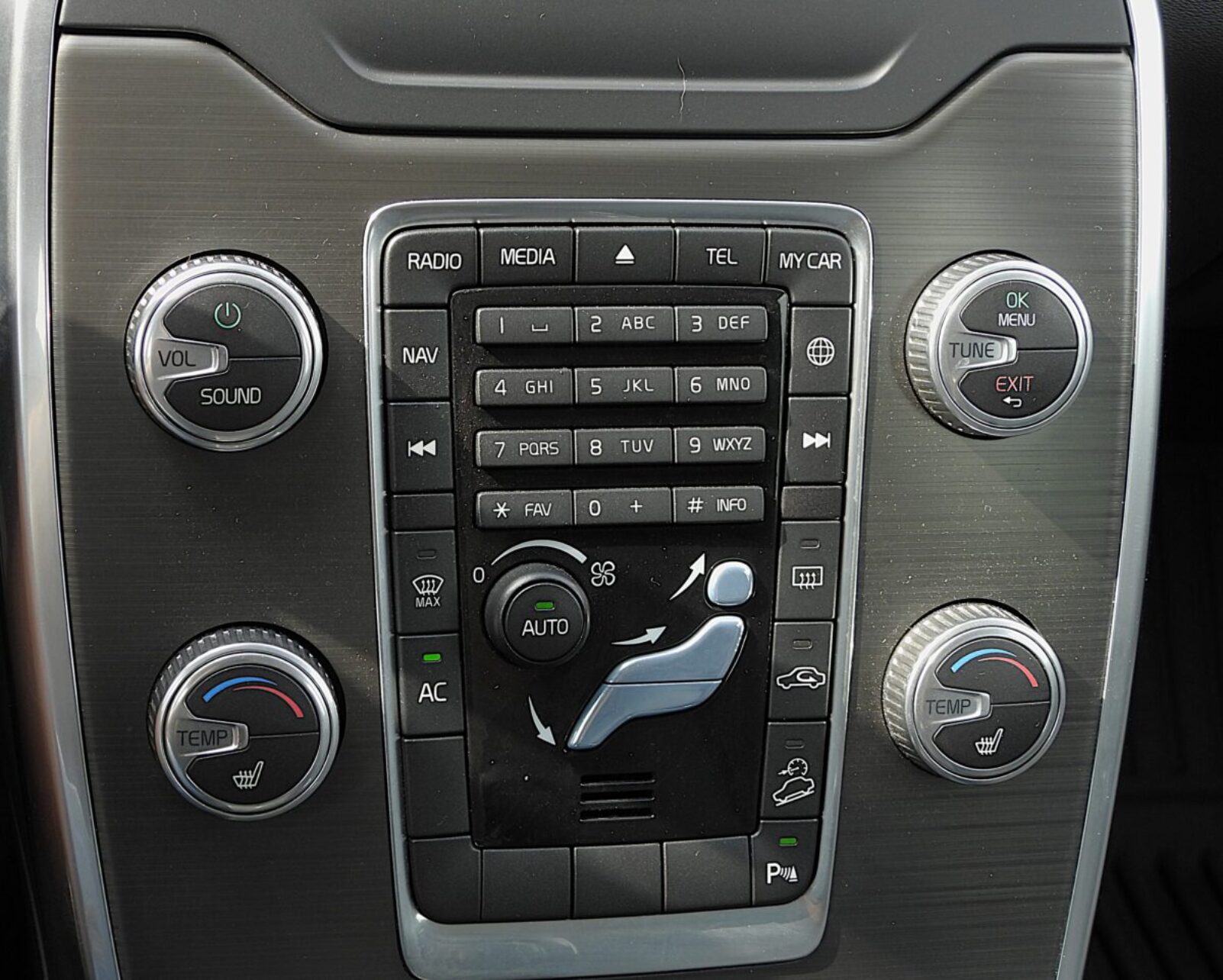 VOLVO XC70