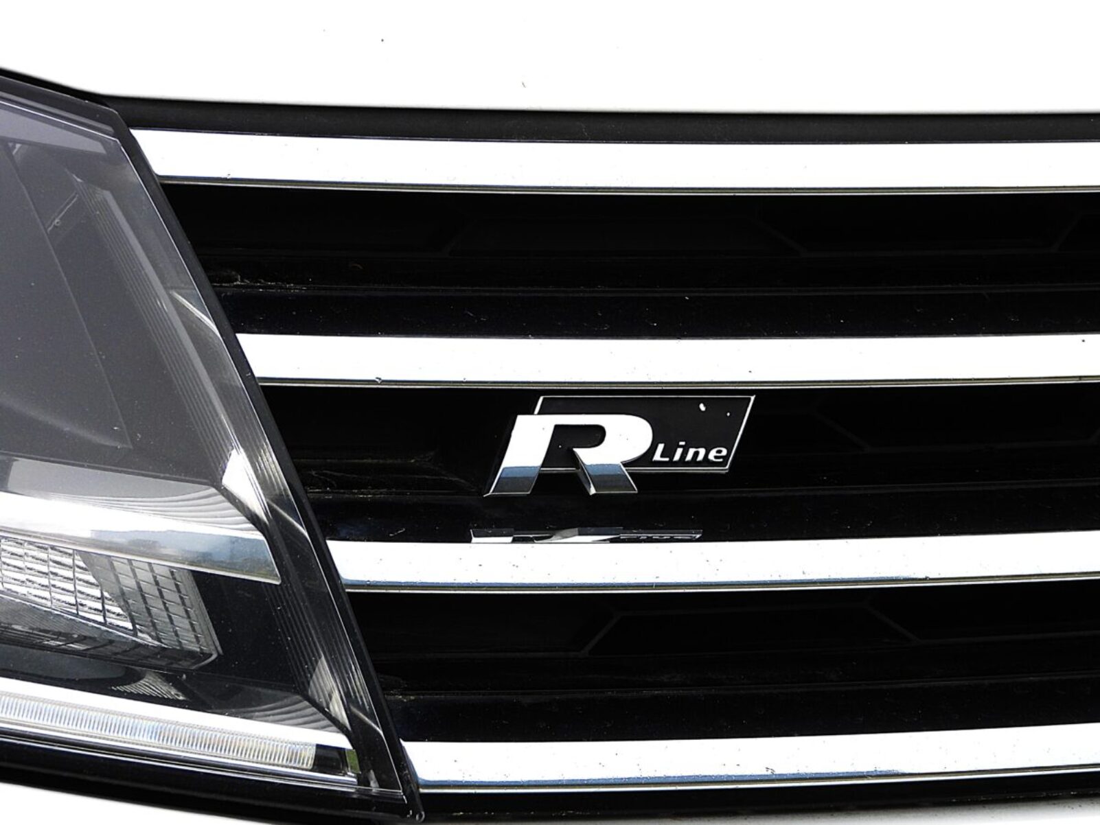 VW TOUAREG R-LINE