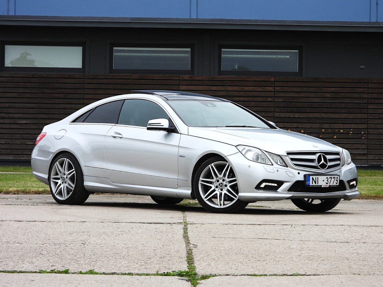 MERCEDES BENZ E350
