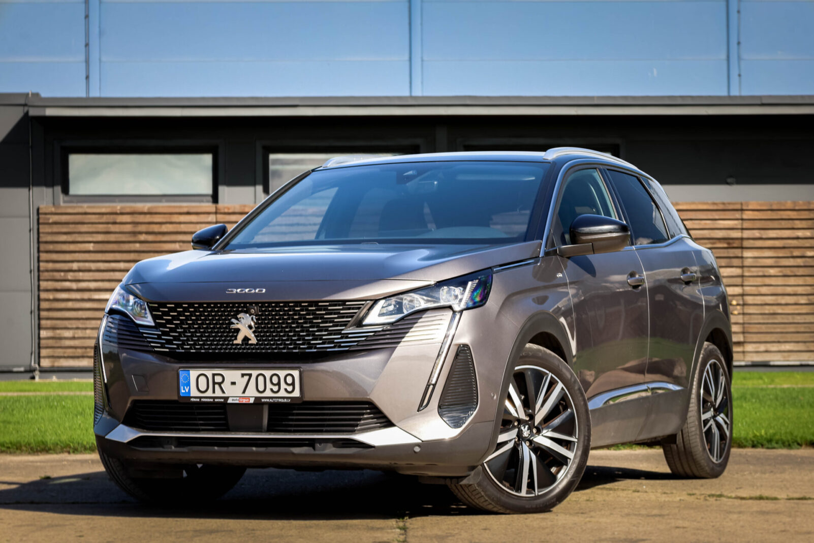 PEUGEOT 3008