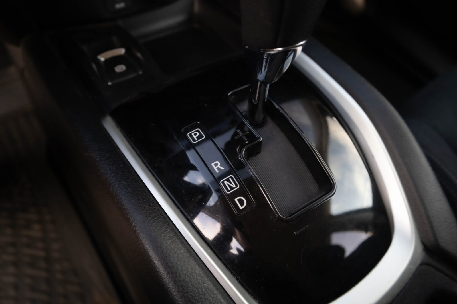 NISSAN X TRAIL