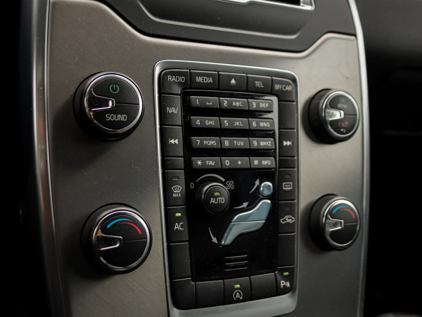VOLVO XC70